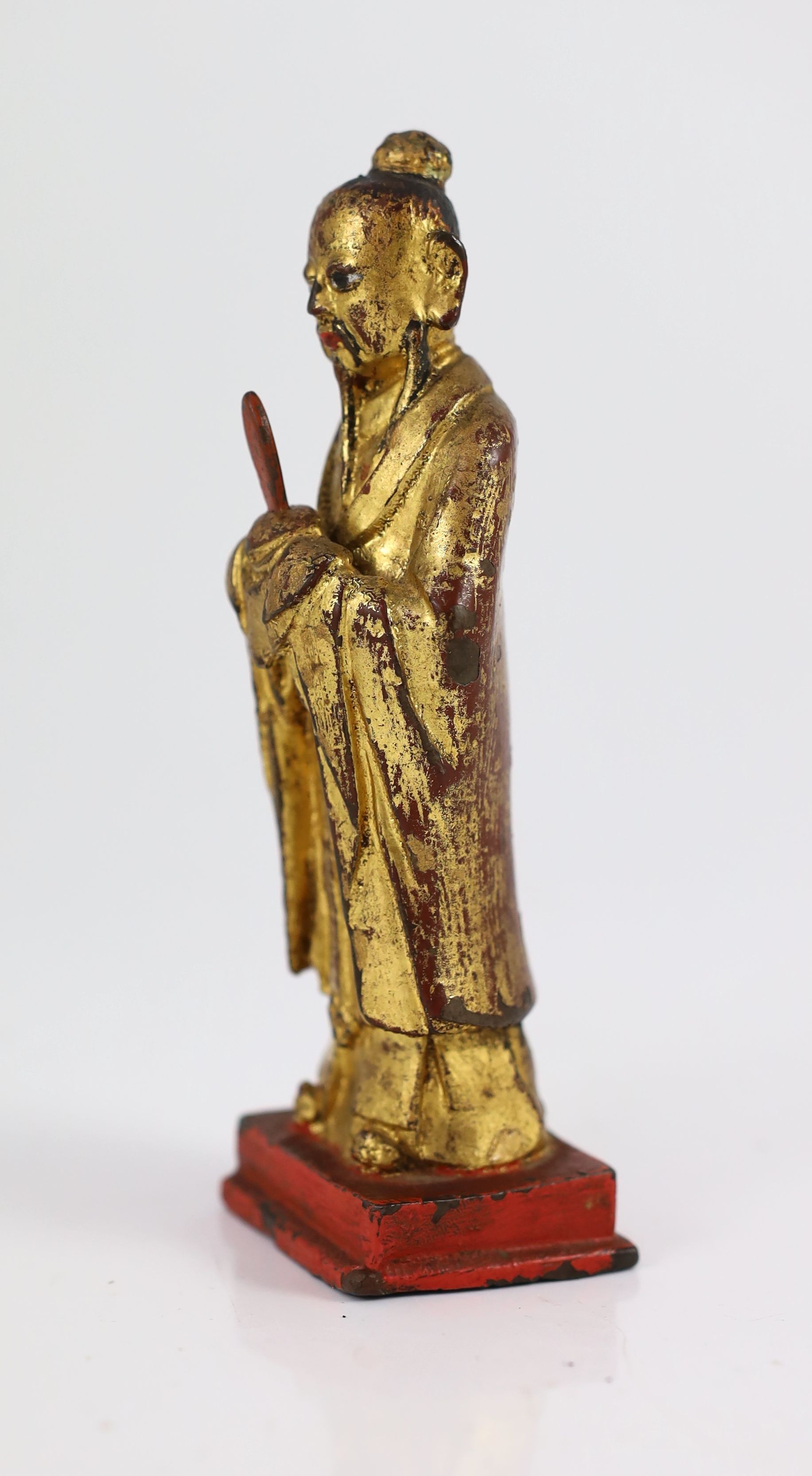 A Chinese Ming lacquered bronze figure of an official holding a tablet, 15cm